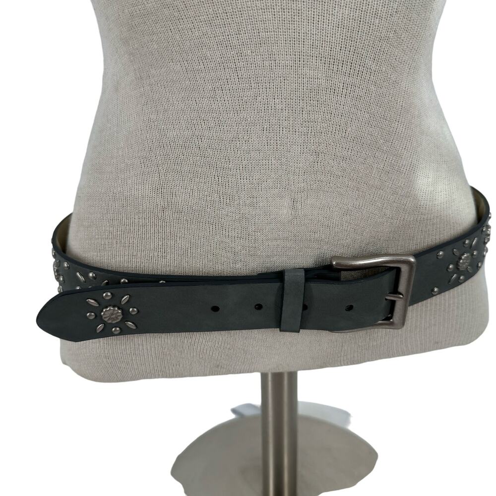 NWOT Gray Faux leather western belt